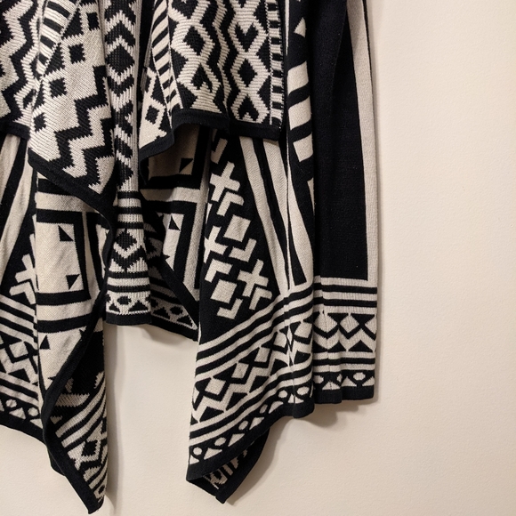 Staring at Stars Array Cardigan in Black and White - Picture 3 of 6